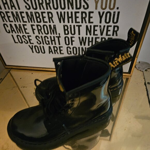 Kids' Dr. Martens 1460 Combat Boot Patent Leather Lace-Up Black - Size 1 - Picture 1 of 2